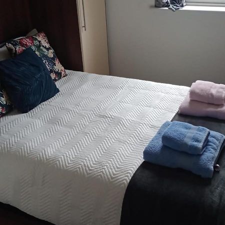 Notting Hill Next Door Bedroom In The Share Flat ロンドン エクステリア 写真